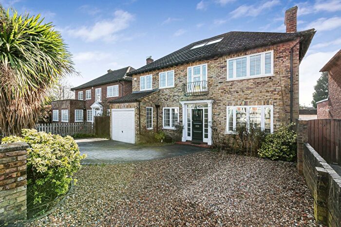 5 Bedroom Detached House For Sale In Springfield Grove, Sunbury-On-Thames, Surrey, TW16
