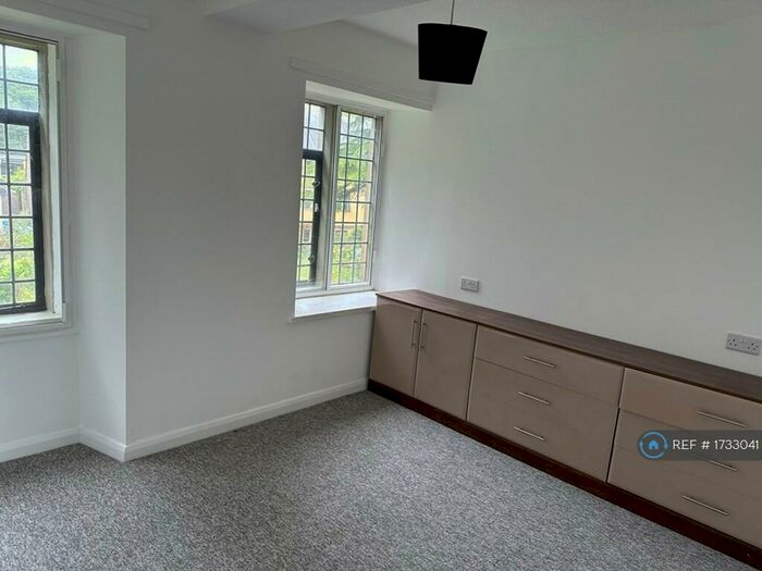 2 Bedroom Flat To Rent In St. Sales House, Shepton Mallet, BA4
