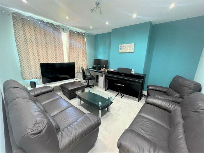 3 Bedroom Semi-Detached House To Rent In Pinner Park Avenue, Harrow, HA2