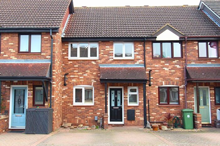 3 Bedroom Terraced House For Sale In Starling Close, Sandy, SG19