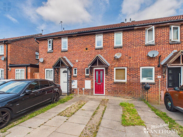 2 Bedroom Terraced House For Sale In Field Close, Aylesbury, HP20