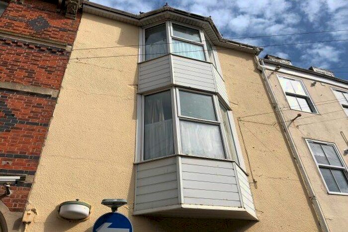 1 Bedroom Flat To Rent In East Street, Weymouth, DT4