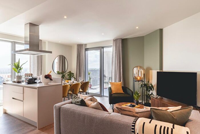 2 Bedroom Flat To Rent In Bloom East, Nine Elms Ln, Nine Elms, London, SW11