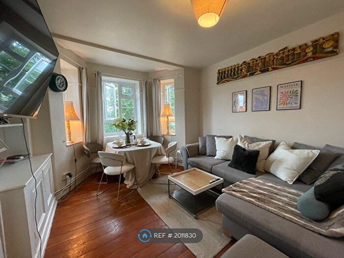 2 Bedroom Flat To Rent In Cowley Road, London, SW9