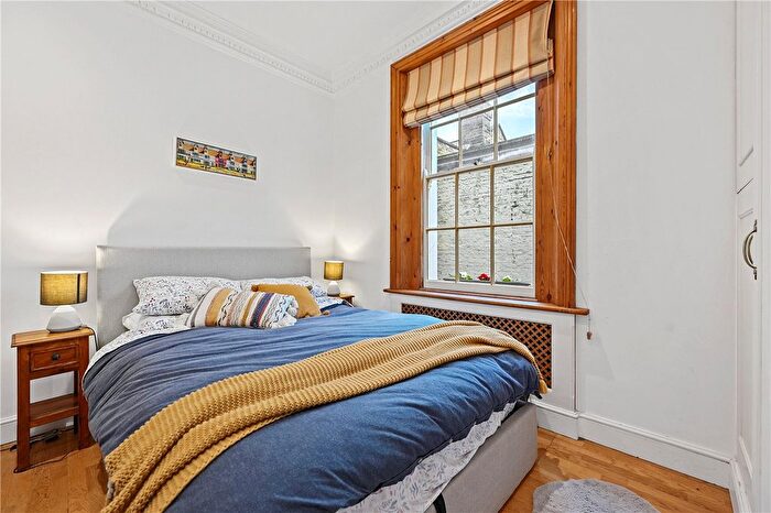 1 Bedroom Flat To Rent In Westbourne Grove, London, W11