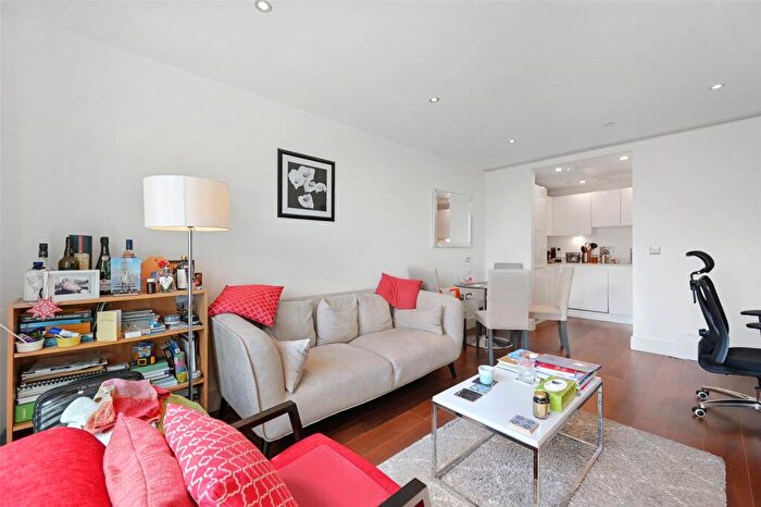 1 Bedroom Apartment To Rent In Lincoln Plaza, London, E14