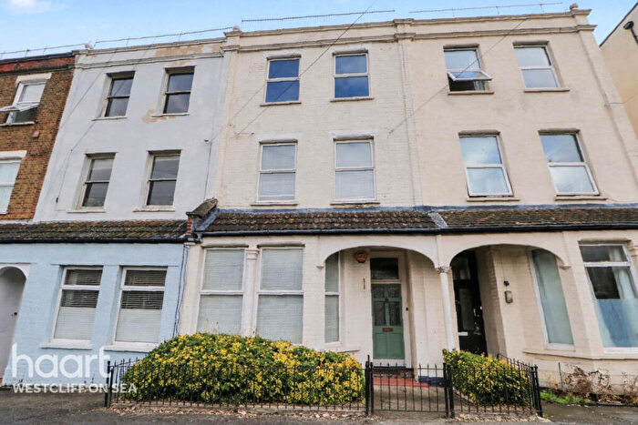 3 Bedroom Flat For Sale In Camper Road, Southend-on-sea, SS1