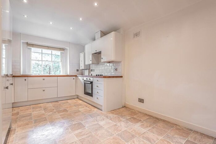 2 Bedroom Flat To Rent In Lee Park, Blackheath, London, SE3