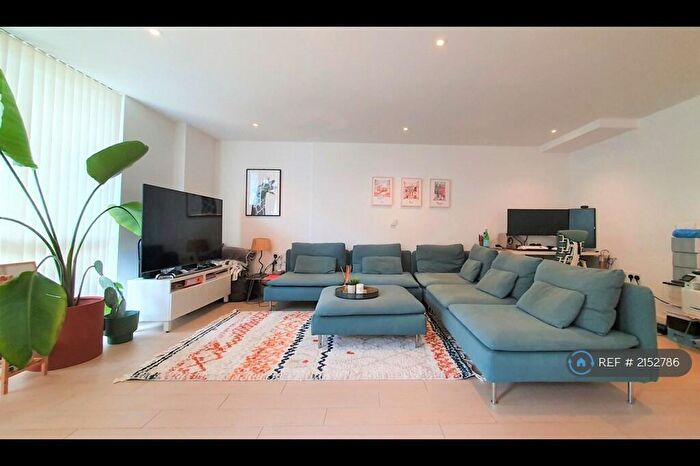 2 Bedroom Flat To Rent In Packington Square, London, N1