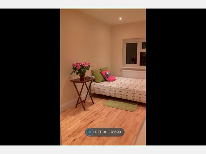 Studio To Rent In Hemswell Drive, London NW9