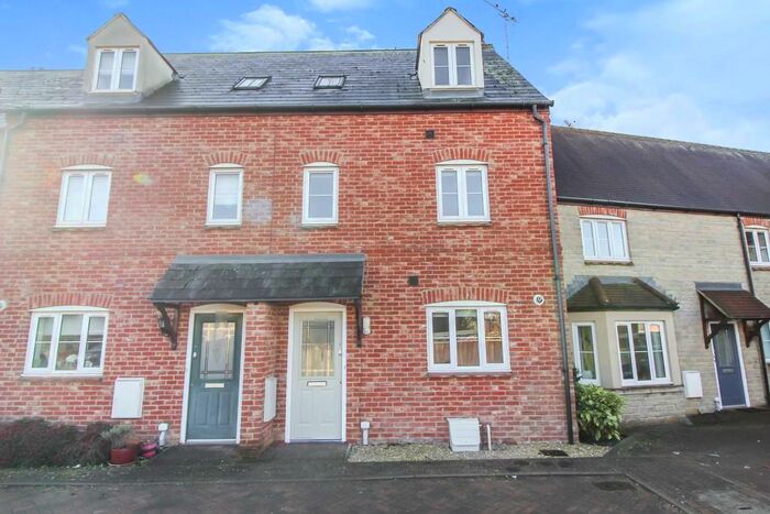 3 Bedroom End Of Terrace House To Rent In Smith's Court, Purton, Swindon, SN5