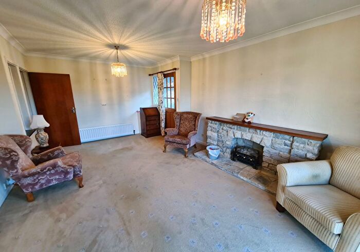 2 Bedroom Detached Bungalow For Sale In Hammonds Way, Southampton, SO40
