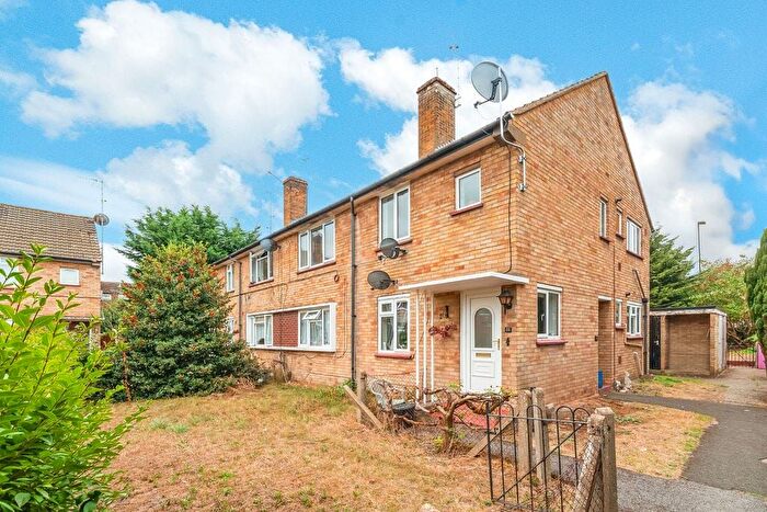 2 Bedroom Maisonette For Sale In Laurels Road, Iver Heath, SL0