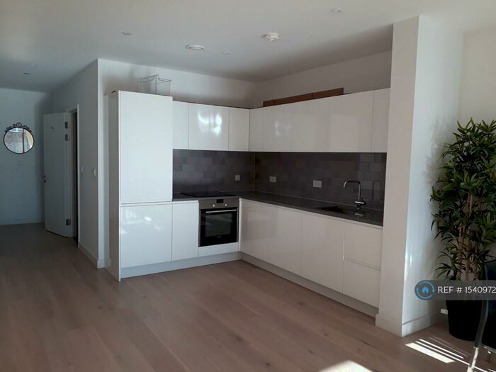 2 Bedroom Flat To Rent In Commodore House, London, E16