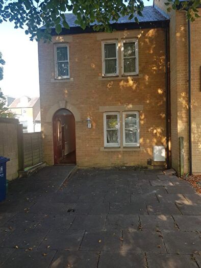 4 Bedroom Semi-Detached House To Rent In Stanley Road, Oxford, OX4