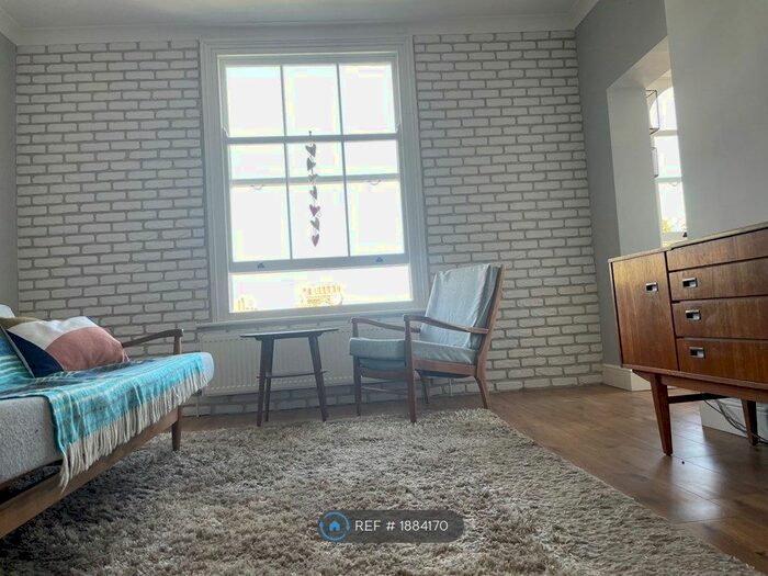 2 Bedroom Flat To Rent In Rutland Park, London, SE6