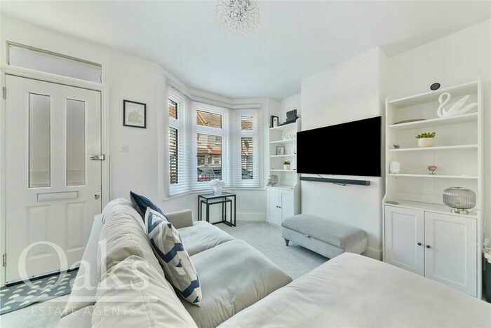2 Bedroom Terraced House For Sale In Lakehall Road, Thornton Heath, CR7