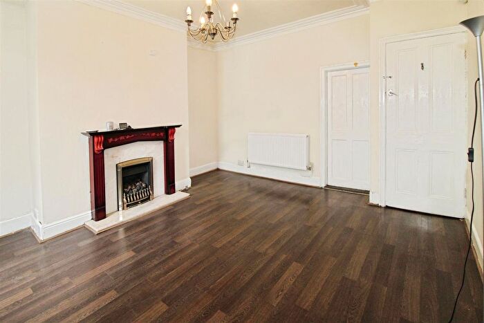 4 Bedroom Terraced House To Rent In Gladstone Street, Bradford, BD3