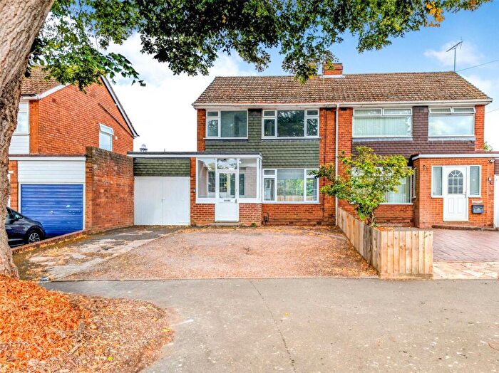 3 Bedroom Semi-Detached House To Rent In Crestwood Avenue, Kidderminster, Worcestershire, DY11