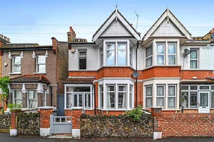 4 Bedroom Semi-Detached House For Sale In Lincoln Road, London, E7
