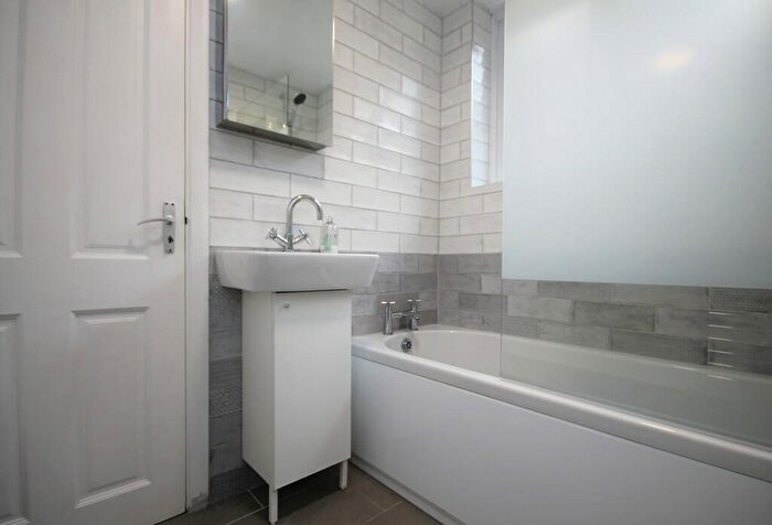 2 Bedroom End Of Terrace House To Rent In Byron Place, Leatherhead, KT22
