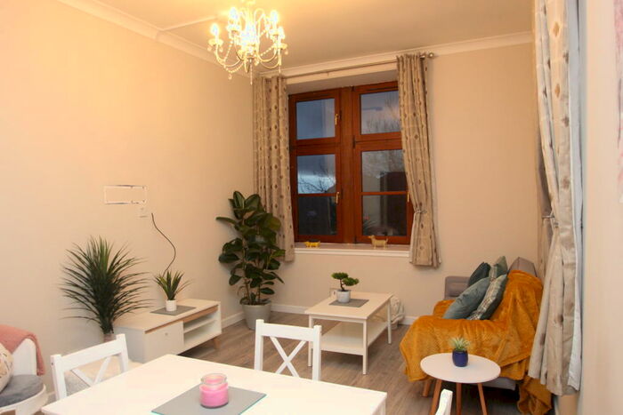 2 Bedroom Flat To Rent In Weavers Way, TillicoultryLovely, FK13