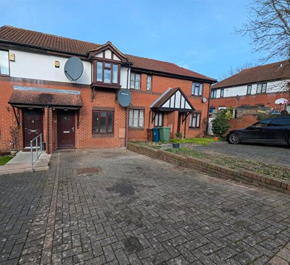 1 Bedroom Property To Rent In Grovelands Close, Harrow, HA2