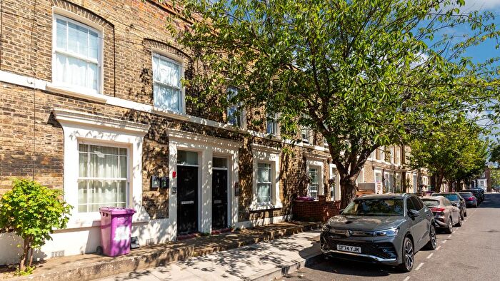 1 Bedroom Flat For Sale In Grantley Street, London, E1