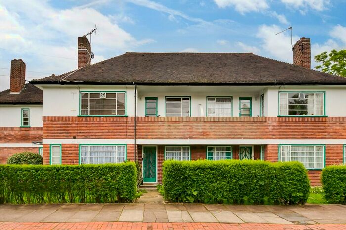 2 Bedroom Flat To Rent In Denison Close, Hampstead Garden Suburb, London, N2