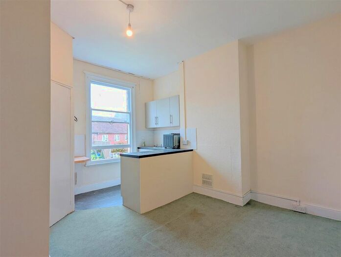 1 Bedroom Flat To Rent In Studio, Flat, Old Street, Upton-Upon-Severn, Worcester, WR8