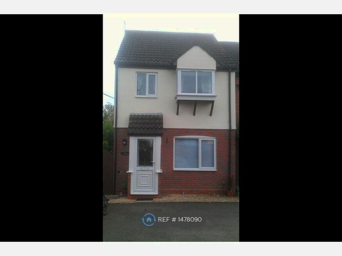 3 Bedroom End Of Terrace House To Rent In Willow Close, Alcester, B49