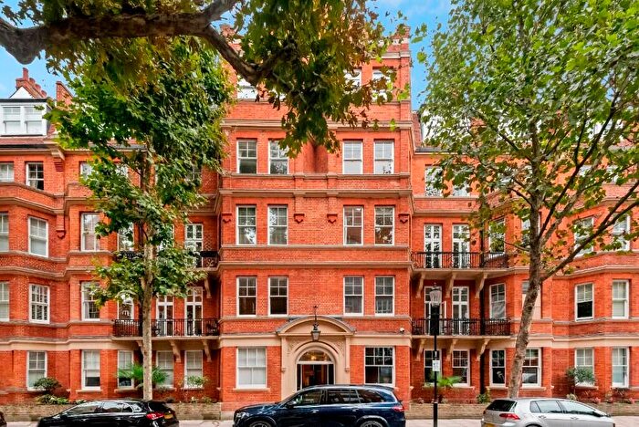 3 Bedroom Flat To Rent In Cheyne Court, London, SW3