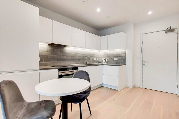 Apartment To Rent In Shipwright Street, London, E16