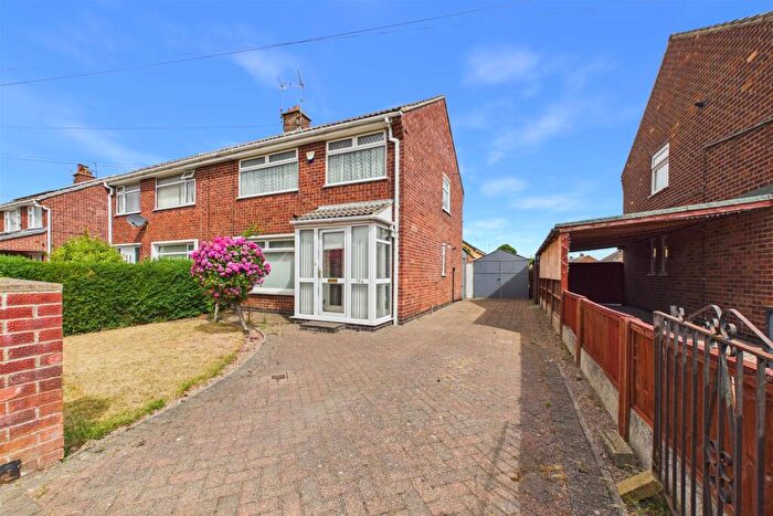 3 Bedroom Semi-Detached House For Sale In Grange Road, Newark, NG24