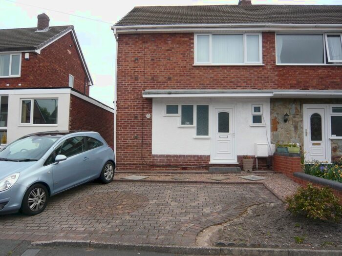 3 Bedroom Semi-Detached House To Rent In Ashleigh Drive, Belgrave, Tamworth, Staffordshire, B77