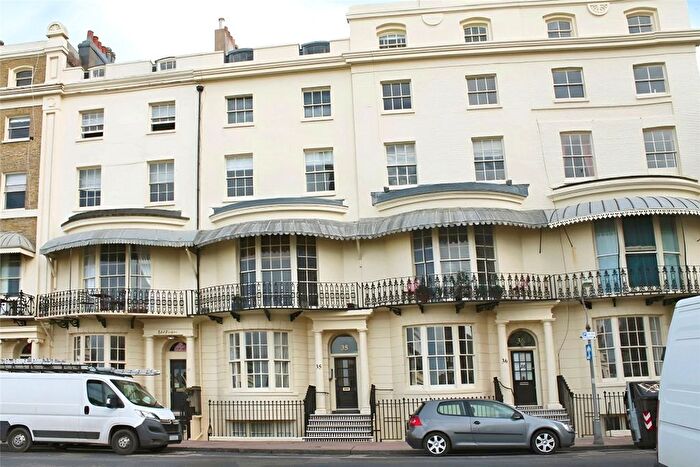 2 Bedroom End Of Terrace House To Rent In Regency Square, Brighton, East Sussex, BN1
