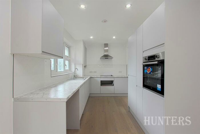 3 Bedroom Flat To Rent In Guildford House, Denmark Road, London, SE5