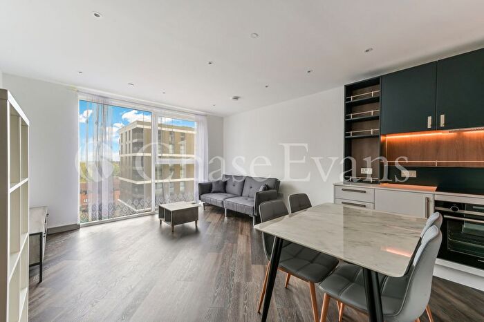 2 Bedroom Flat To Rent In London Road, London, TW18