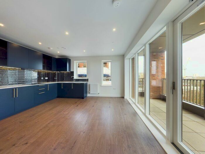 2 Bedroom Flat To Rent In May Neuner Road, Hornsey, , London &# Bed Flat, N8