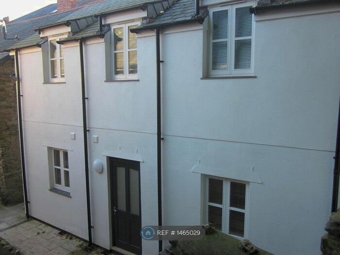1 Bedroom Flat To Rent In Fore Street, Bodmin, PL31