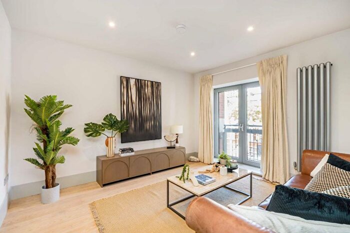 4 Bedroom Terraced House For Sale In Monkwell Square, City Of London, EC2Y