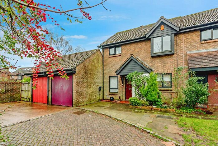 3 Bedroom End Of Terrace House For Sale In Saxley, Horley, RH6