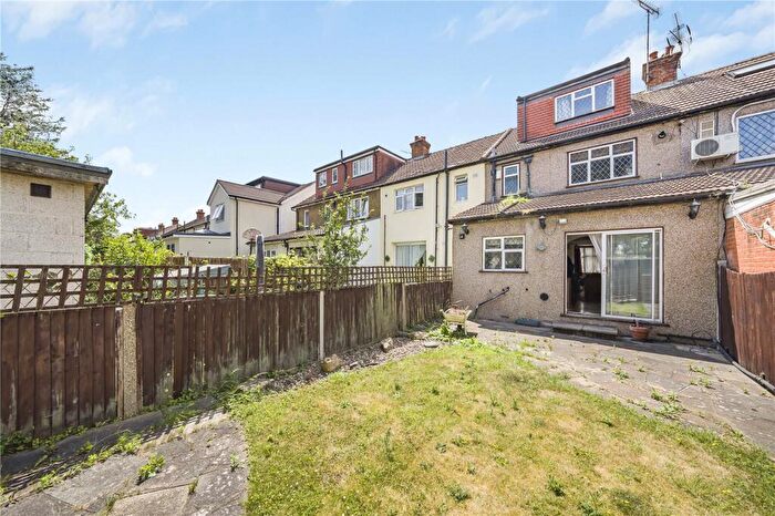 3 Bedroom Terraced House For Sale In Consfield Avenue, New Malden, KT3