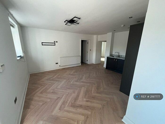2 Bedroom Flat To Rent In Gateacre Brow, Liverpool, L25