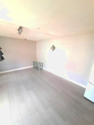 Studio To Rent In Eastholme, Hayes, Greater London, UB3