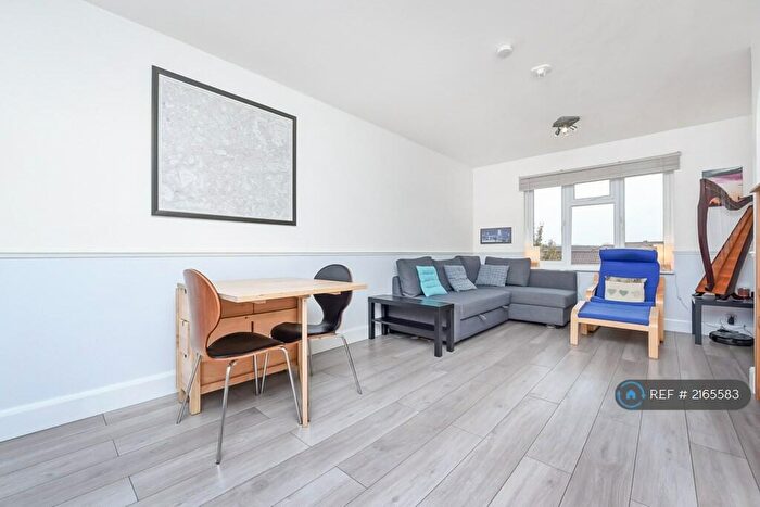 2 Bedroom Flat To Rent In Hardcastle Close, Croydon, CR0