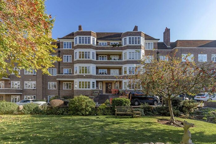 3 Bedroom Flat To Rent In Putney Heath, London, SW15