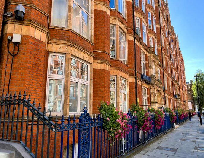 3 Bedroom Flat To Rent In Bickenhall Street, Marylebone, London, W1U
