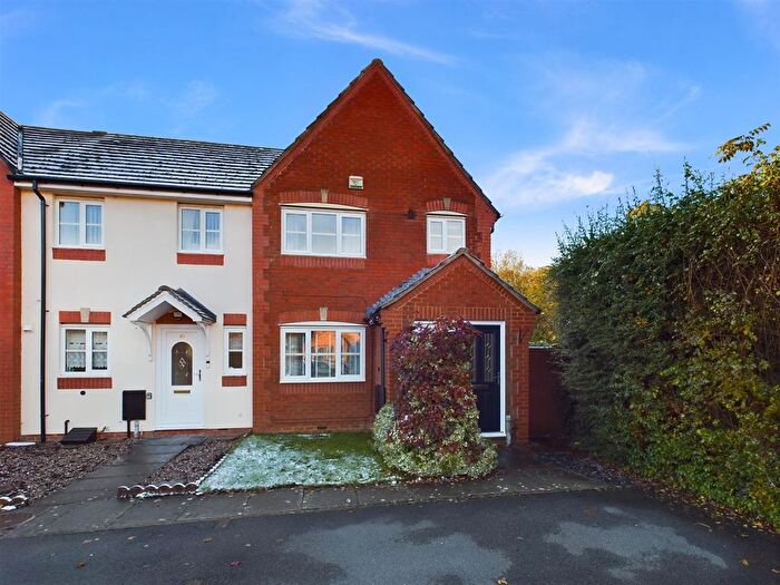 3 Bedroom End Terrace House For Sale In Hathorn Road, Hucclecote, GL3
