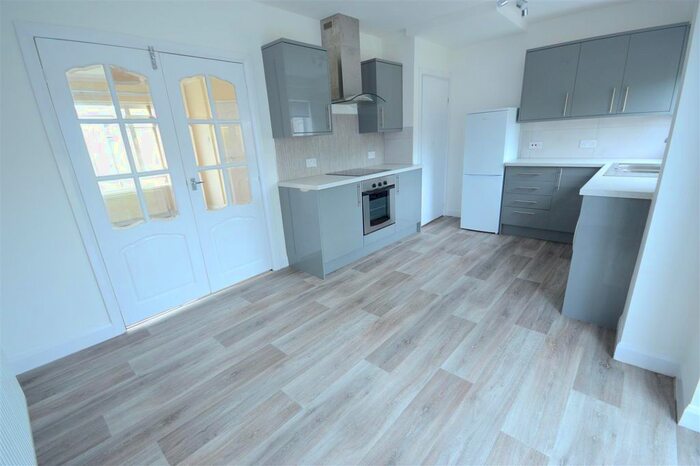 3 Bedroom Semi-Detached House To Rent In Woodnook Grove, Marsh Lane, S21